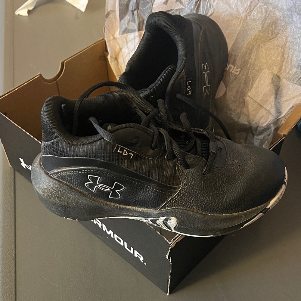 🏀 Boys Basketball Shoes - Under Armour UA PS Lockdown 7 Black Athletic Shoes